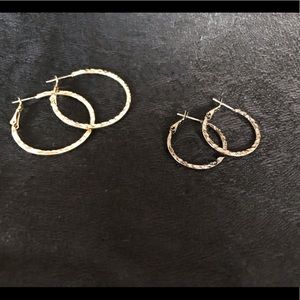 Set of hoop earrings